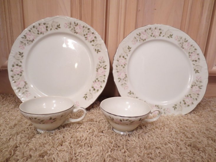 (image for) VINTAGE SHEFFIELD FINE CHINA CLASSIC 501 JAPAN; 2 PLATES, 2 CUPS - Click Image to Close