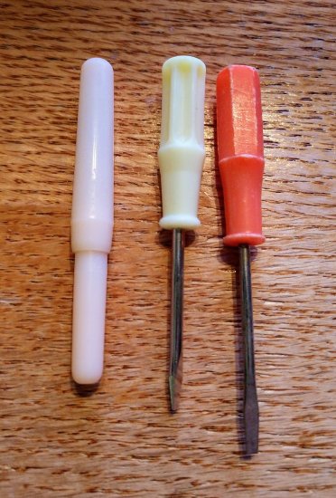 (image for) Set, 2 Screwdrivers and 1 Seam Ripper, Item SSS2 - Click Image to Close