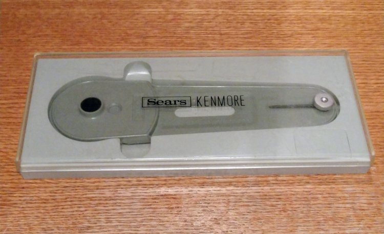 (image for) Buttonholer, Kenmore, Green in Case, Item KLB - Click Image to Close