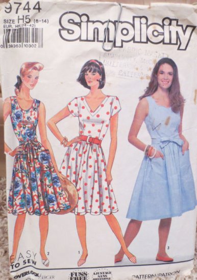 (image for) Pattern, Simplicity, 9744, Sizes 6-14 - Click Image to Close