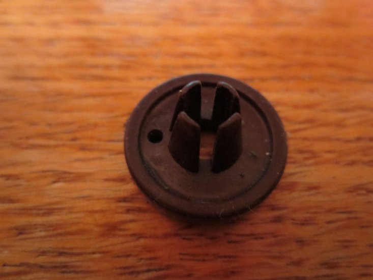 (image for) Spool Pin Cap, Viking Husqvarna, Small, Brown, Item 4118778-01 - Click Image to Close