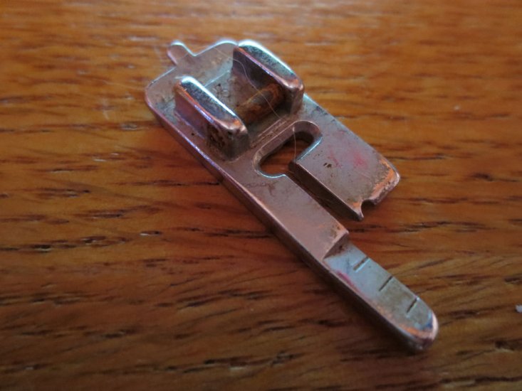 (image for) Buttonhole Presser Foot, 650, Viking Husqvarna, Flawed - Click Image to Close