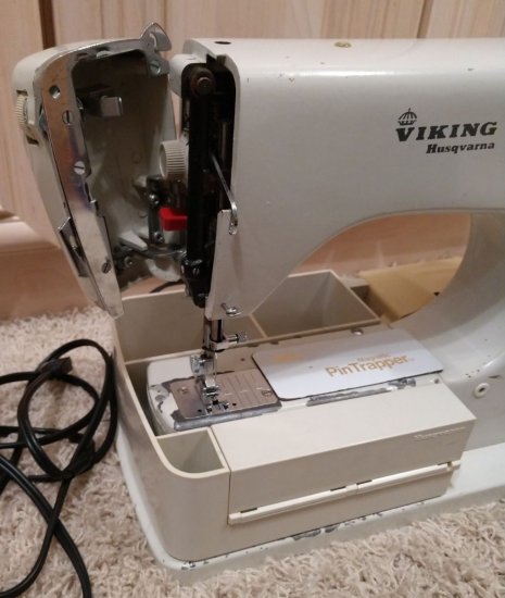 (image for) Viking Husqvarna 6020 Metal Sewing Machine & Extras - Click Image to Close