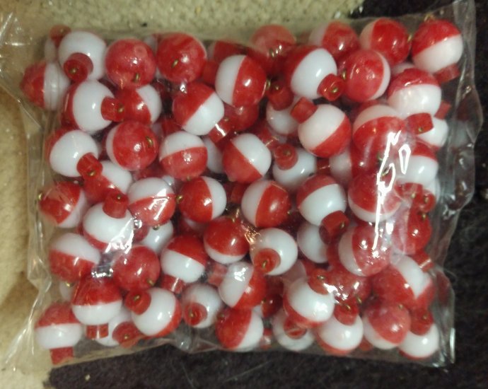 (image for) 100 New Fishing Bobbers Snap-on Red & White Floats, 1/2" Diameter - Click Image to Close