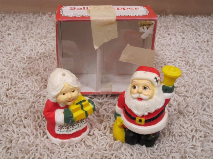 (image for) VINTAGE SANTA & MRS. CLAUS SALT AND PEPPER SHAKERS - CHRISTMAS - Click Image to Close